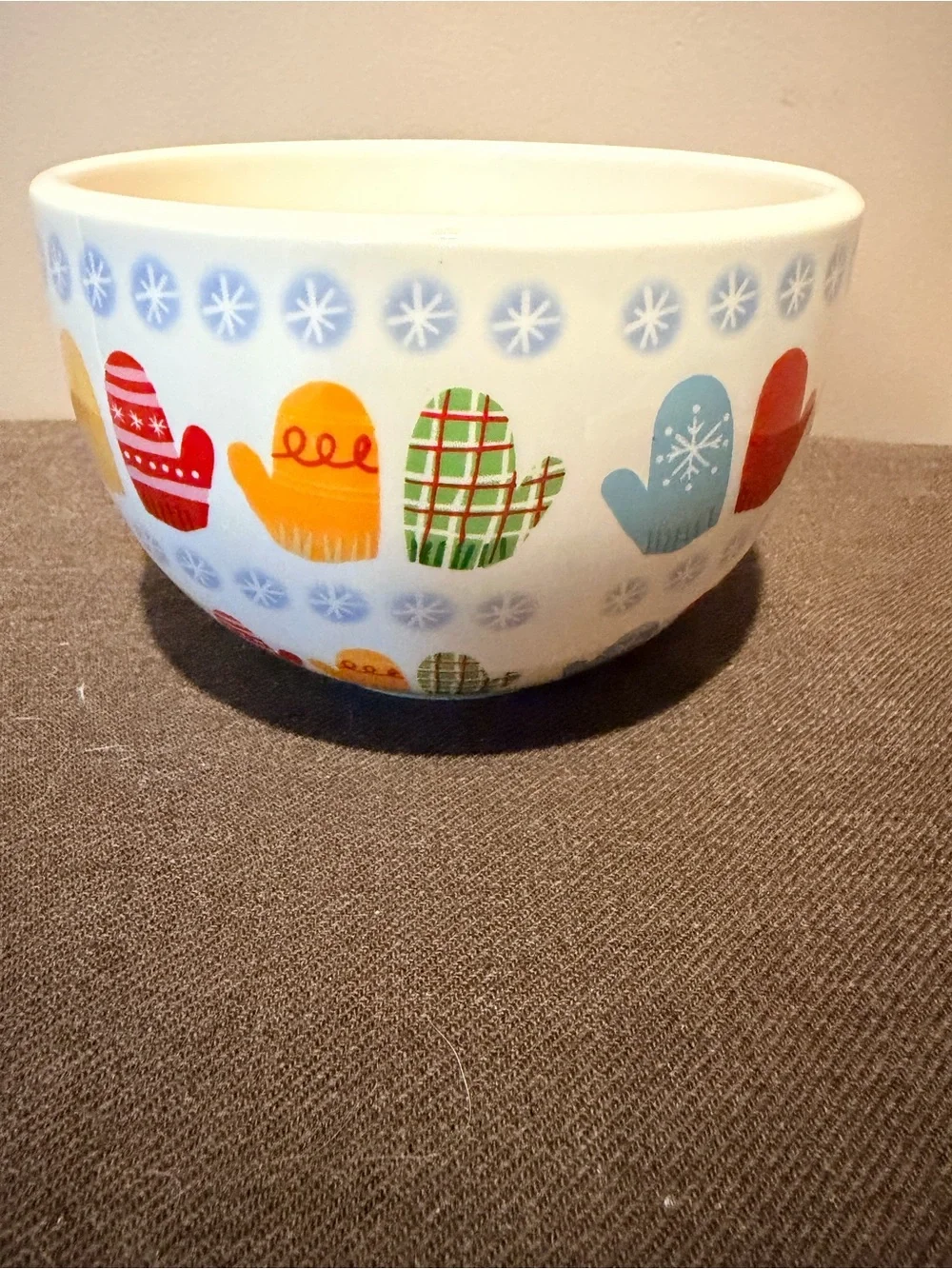 Decorative White Ceramic Bowl with Colorful Mitten Pattern